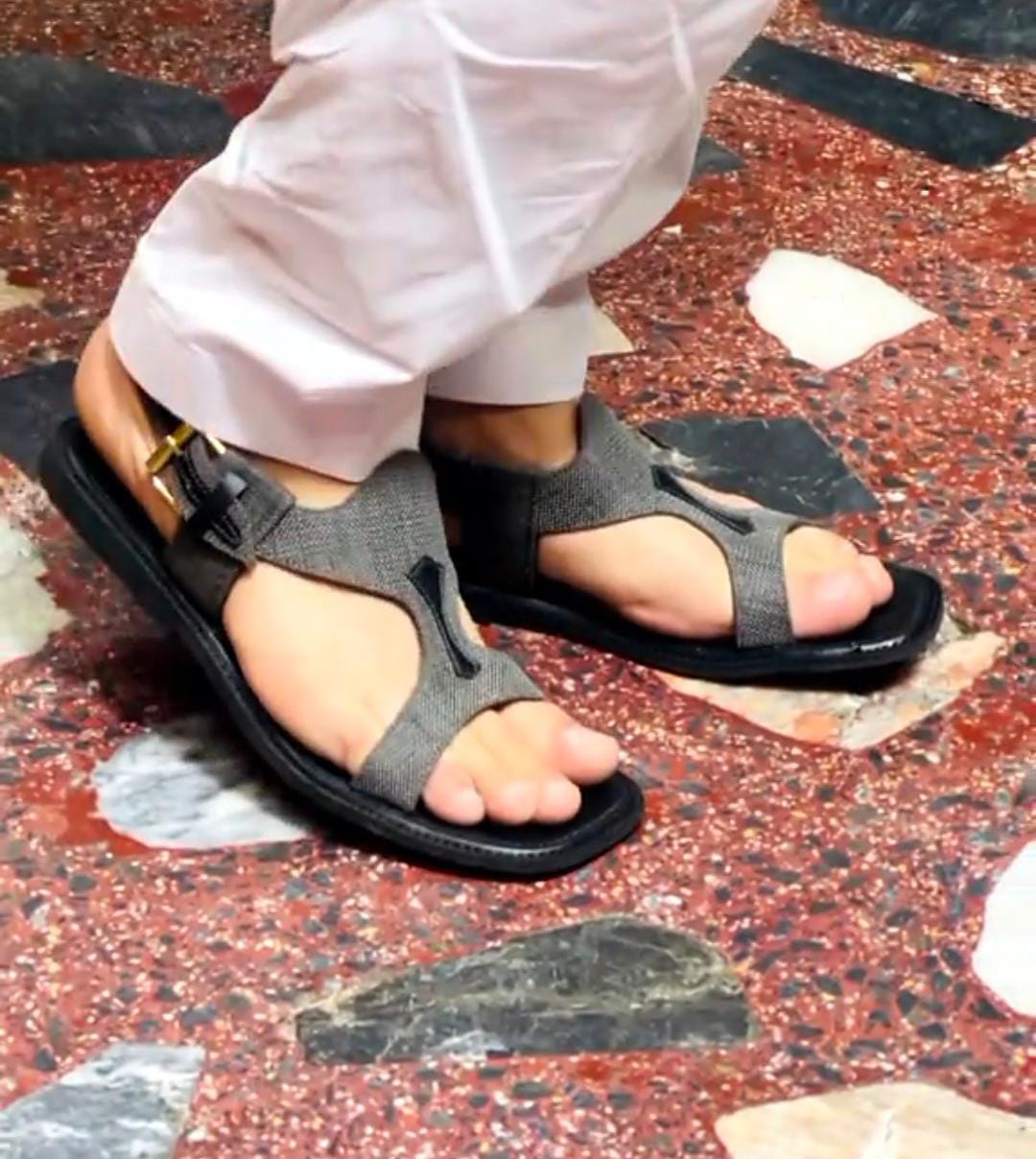 Gray Handmade Pure Taar Panjedar Chappal